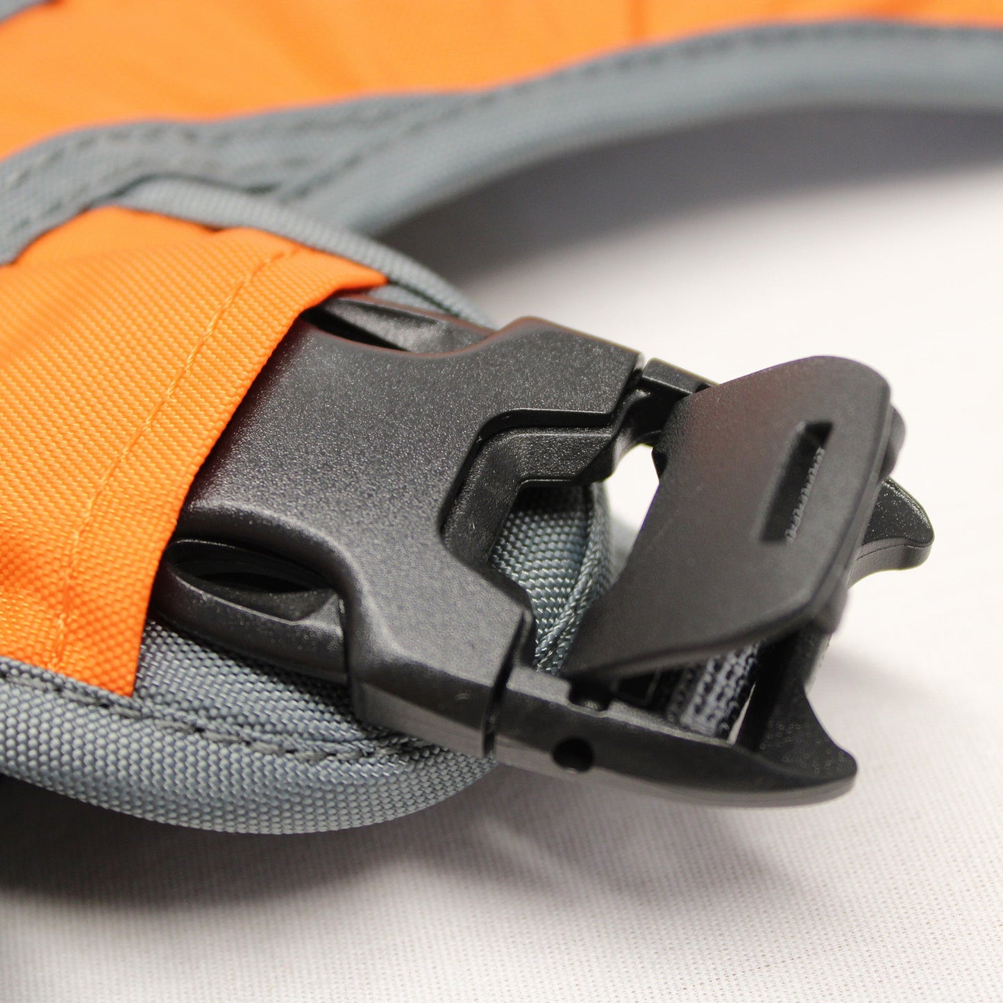 Adventurer 2-piece Dog Pack With EZ Latch™ Harness - MILE HIGH Locking Buckle